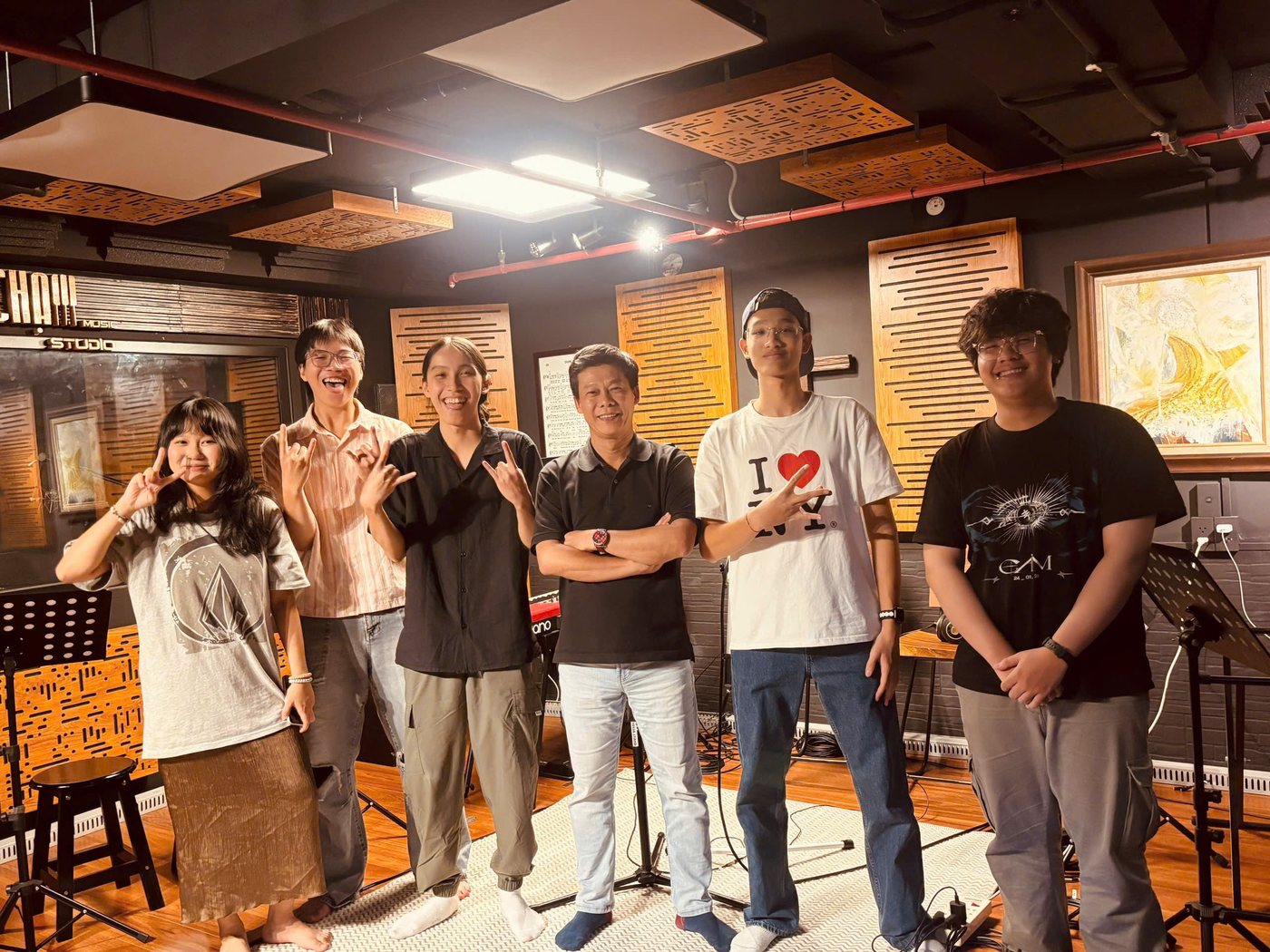 The end of the session at CHẠM Music Studio.
